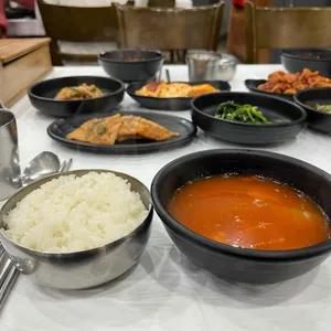 저는 맛있으면 짖는 개입니다. 왈왈!! 왈!!! 왈왈왈!! 멍멍!!! 멍!!! 멍멍멍멍멍!!! 아르르릉... 왈왈!!